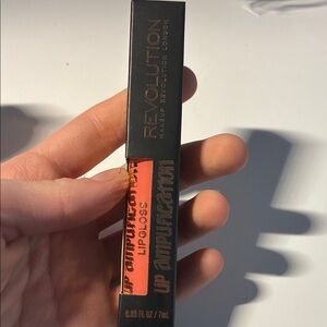 Makeup Revolution Lip Amplification Lip Gloss - Coral